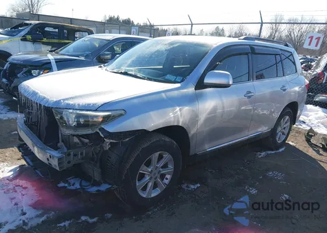2012 Toyota Highlander Base V6 z USA, uszkodzony, nr VIN 5TDBK3EH3CS137776